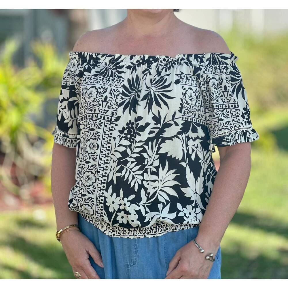 NEW CHARLIE B eastern getaway top in ornato